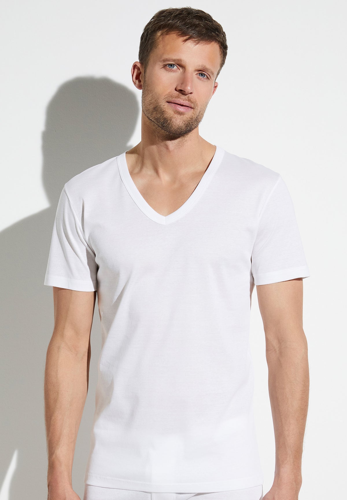 Business Class | T-Shirt kurzarm V-Ausschnitt - white